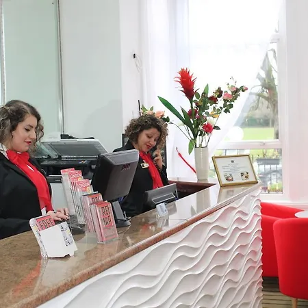 克拉彭南杜德利酒店 酒店