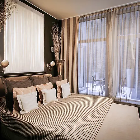 60 Hyde Park Gate Hotel
