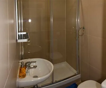 Clapham 4*