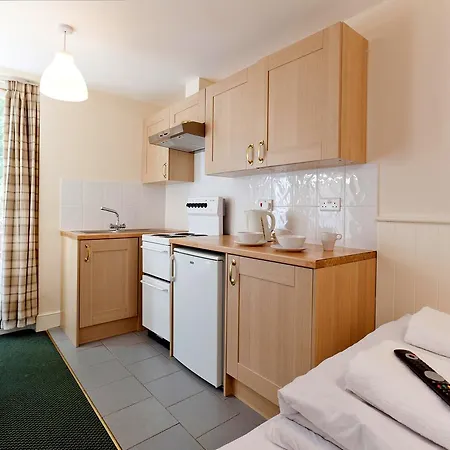 Welby 2* London