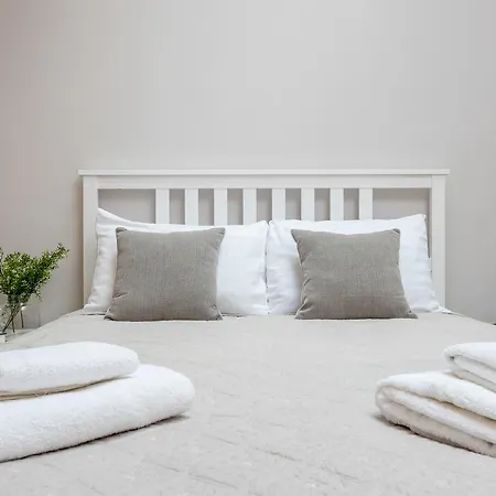 Apartment The Linden Gardens London