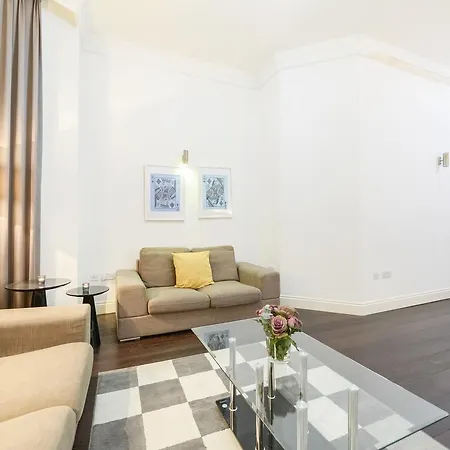 Knightsbridge Apartments *