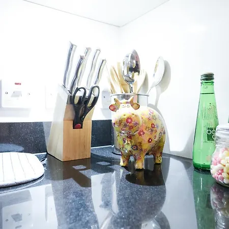 Knightsbridge Apartments Apartment
