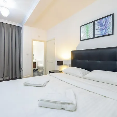 Knightsbridge Apartments *