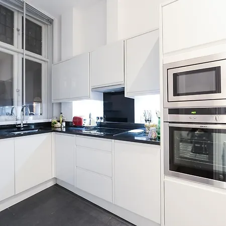 Knightsbridge Apartments Apartment