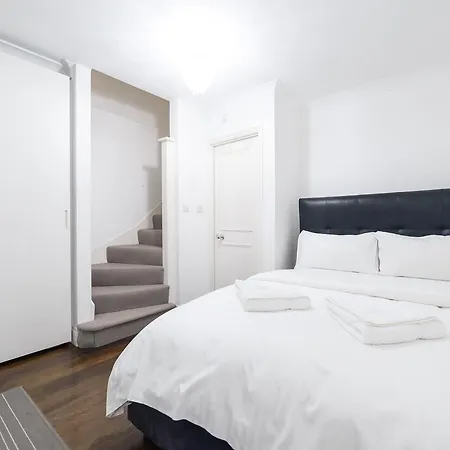 Knightsbridge Apartments Apartment