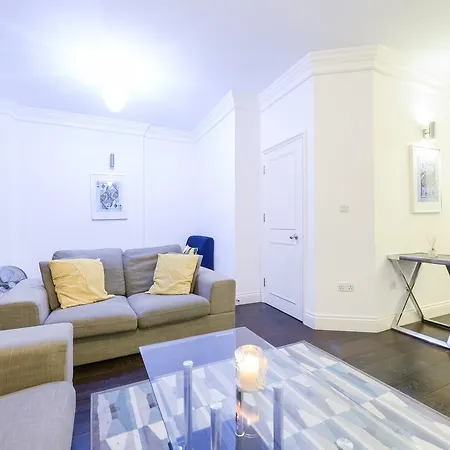 Knightsbridge Apartments Apartment