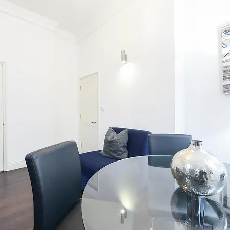 Knightsbridge Apartments Apartment