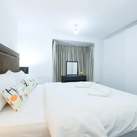 Knightsbridge Apartments *