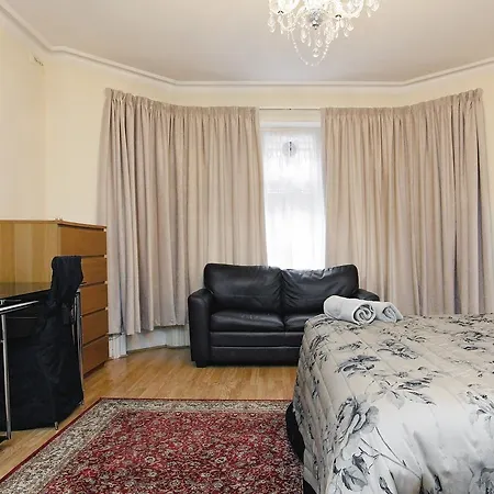Hyde Park Serviced Apartment *