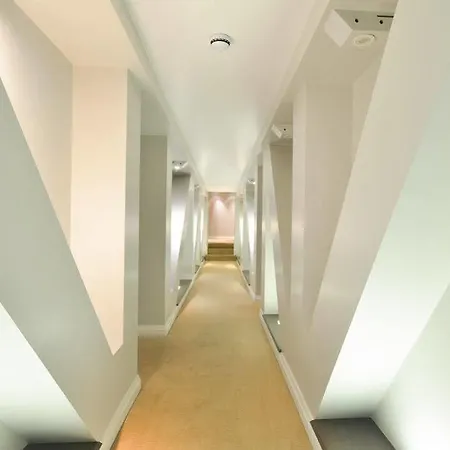 Uber Eye House