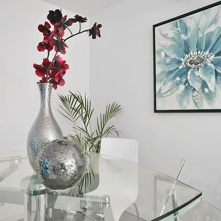 Uber Eye House Apartment *