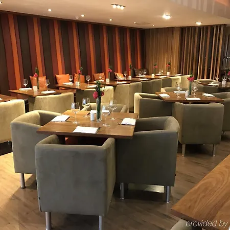 The Continental Hotel, Heathrow Hotel 4*