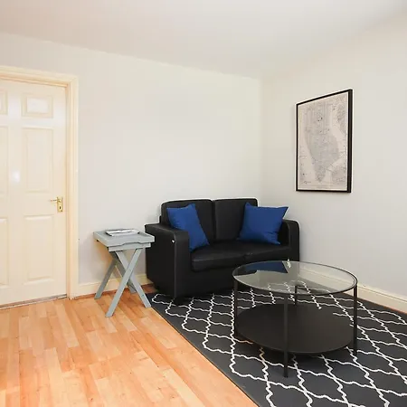 35 Swinton Street 3*