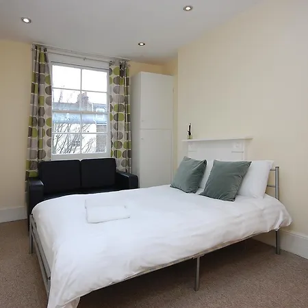 35 Swinton Street Aparthotel