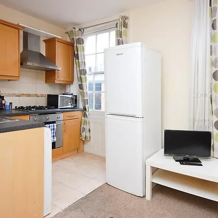 35 Swinton Street 3*