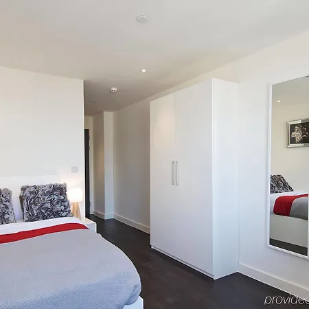Go Native Aldgate East Hotel 4*