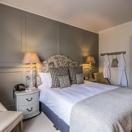 Coach & Horses Hotel 3*
