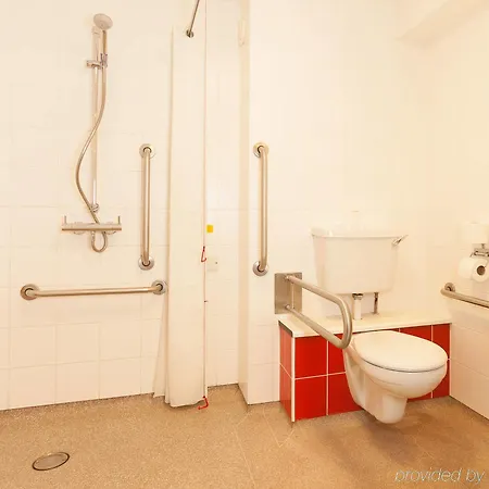 Travelodge Waterloo Hotel