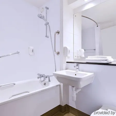 Travelodge Waterloo Hotel 3*