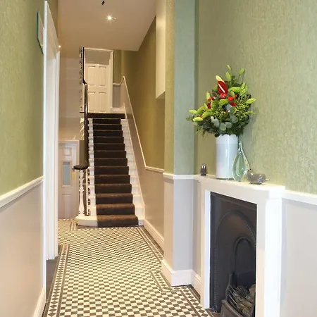 Kensington Gardens Hotel 2*