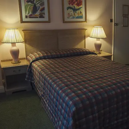 Her Majesty Bed & Breakfast