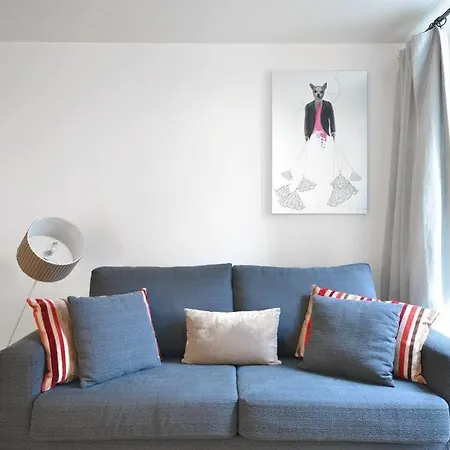 Uber Eye House Apartment London