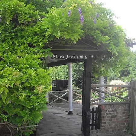 Jack's Mill Bed & Breakfast Harefield