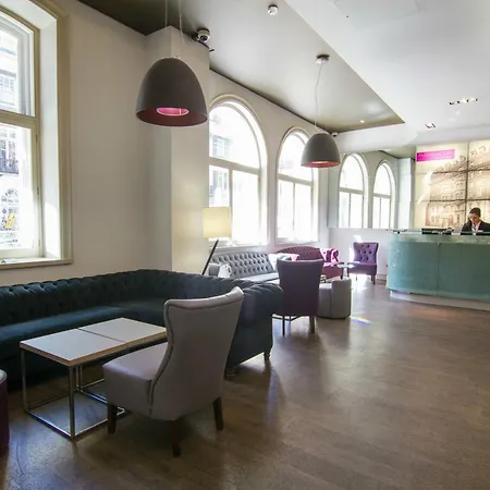 The Memoir Club, Formerly Ambassador Bloomsbury 4*