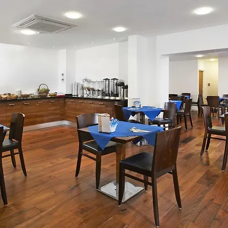 Ambassadors Hotel 3*