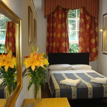 Gasthof Holland Court 3*