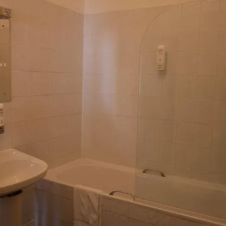 Rose Court 3* London