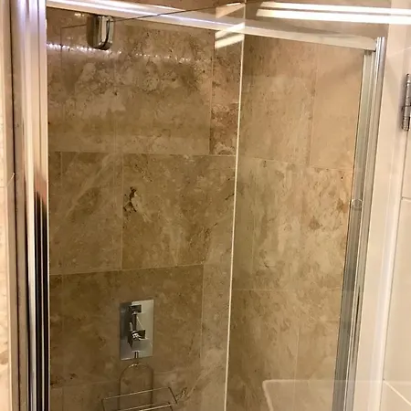 Guest house Islington Serviced 3*
