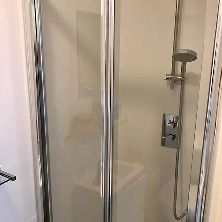 Guest house Islington Serviced 3*