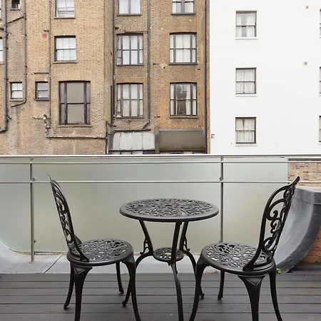 Stylish 3 Bedroom Mews South Kensington *
