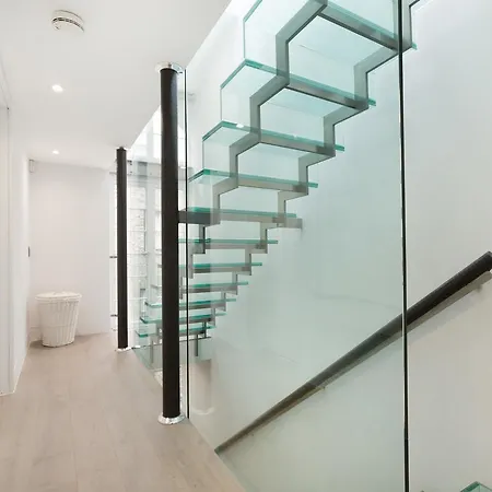 Stylish 3 Bedroom Mews South Kensington Apartment