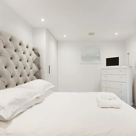 Stylish 3 Bedroom Mews South Kensington