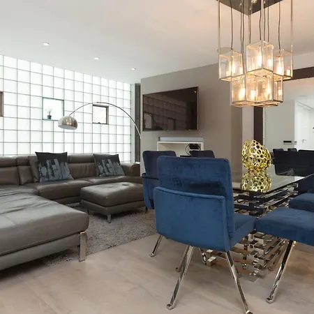 Stylish 3 Bedroom Mews South Kensington