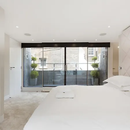 Stylish 3 Bedroom Mews South Kensington *