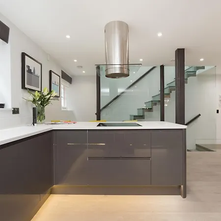 Stylish 3 Bedroom Mews South Kensington * London