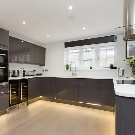 Apartment Stylish 3 Bedroom Mews South Kensington *