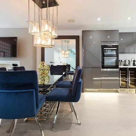 Apartment Stylish 3 Bedroom Mews South Kensington *