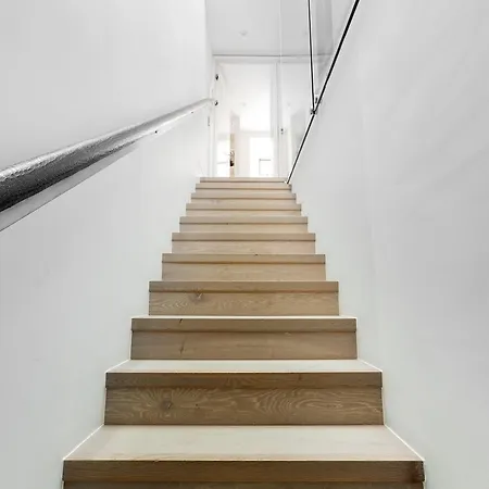Stylish 3 Bedroom Mews South Kensington Apartment *