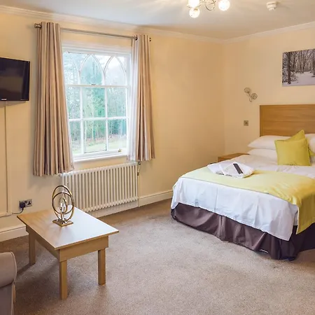 Hotel Gilwell Park 3*