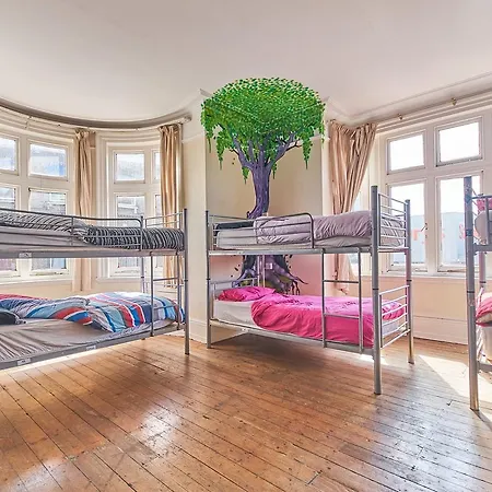 Hostel Hootananny *