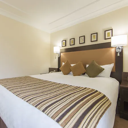 Thistle London Heathrow Terminal 5 Hotel 3*