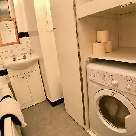 Apartment 5 Mins Putney Tube Station