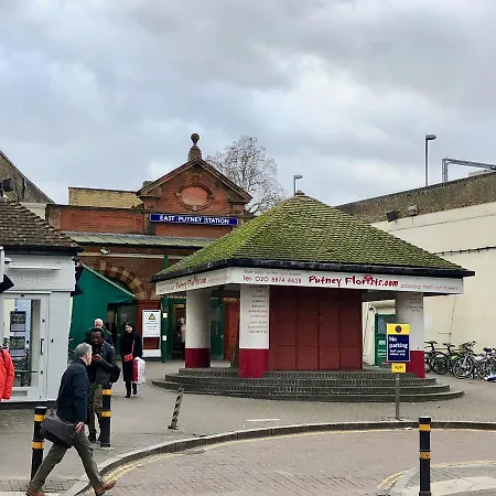 5 Mins Putney Tube Station * London