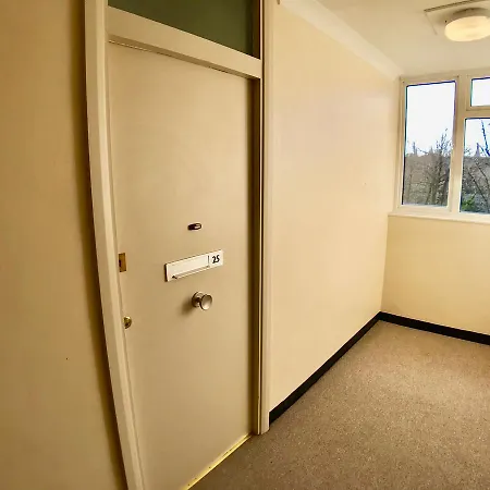 Apartment 5 Mins Putney Tube Station *