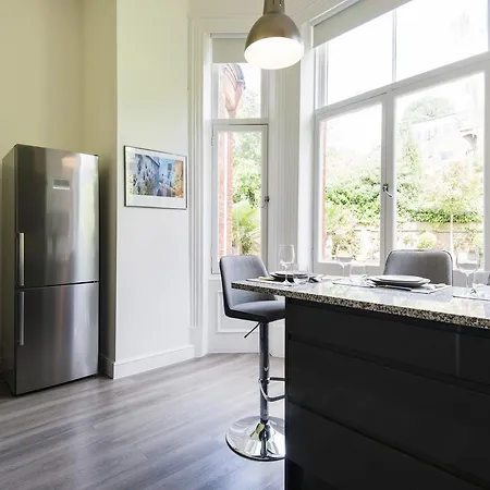 Luxurious Hampstead With Gorgeous Garden Apartment